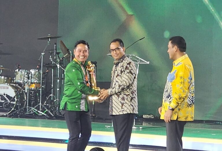 Kota Semarang Raih Penghargaan Wahana Tata Nugraha, Terbaik se-Indonesia di Bidang Penyelenggaraan Transportasi