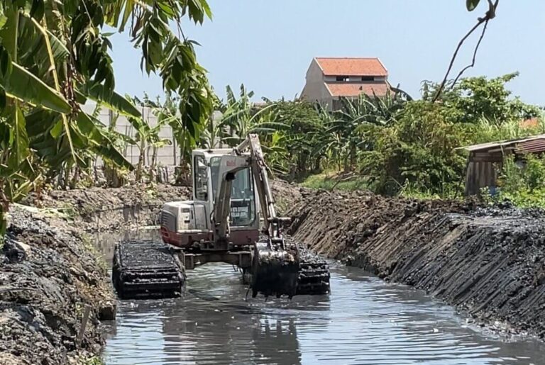 Pemkot Semarang Percepat Pengerukan Sedimen di Kali Sringin untuk Hadapi Musim Hujan