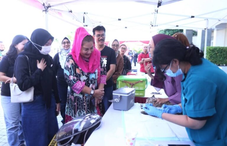 Peringati Hari Rabies Sedunia, Pemkot Semarang Gelar Vaksinasi dan Sterilisasi Kucing Anjing Gratis