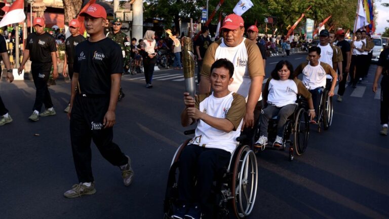 Sederet Artis Ramaikan Pawai Obor PEPARNAS