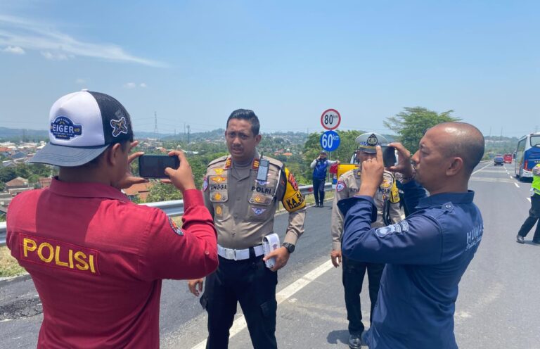Mobil Rombongan Santri dari Jogja Alami Kecelakaan di Tol Ungaran, 4 Orang Meninggal