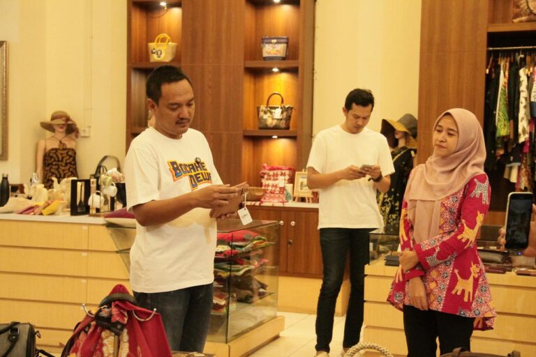 Keliling Kota Lama, Yoyok Sukawi Terima Masukan Pelestarian dan Pemanfaatan Cagar Budaya