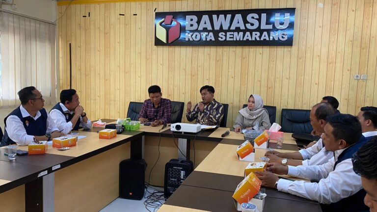 Perusakan Baliho Yoyok-Joss Diduga Terorganisir, Tim Hukum Minta Bawaslu Semarang Turun Tangan