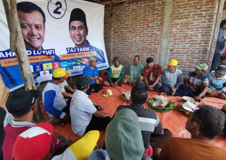 Cagub Jateng Ahmad Luthfi Senang Bisa Lesehan dengan Petani Manggungsari Kendal