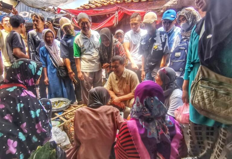 Pedagang Pasar Banjaran Tegal Keluhkan Kondisi Kumuh, Ahmad Luthfi Janji Perbaikan Cepat