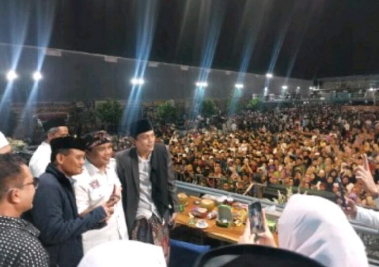 Gus Iqdam Takjub dengan Semangat Ahmad Luthfi: “Meski Selesai Diinfus, Tetap Tersenyum Menjumpai Masyarakat”