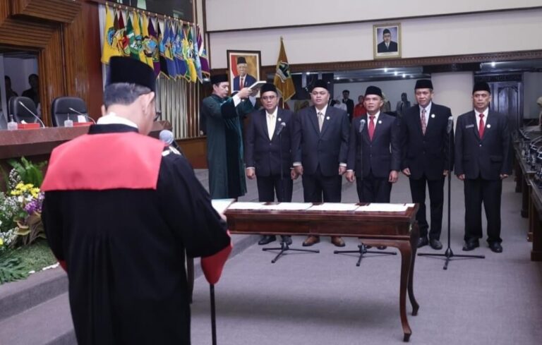 Rapat Paripurna DPRD Jateng: Pengucapan Sumpah Pimpinan dan Pembentukan Komisi