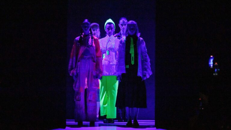 RAEGITAZORO Sulap Sisa Kain Bekas di Moscow Fashion Week