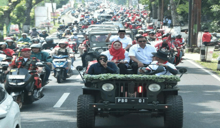 Puluhan Ribu Masa Sambut Paslon Tiwi-Hendra di Tiga Tempat