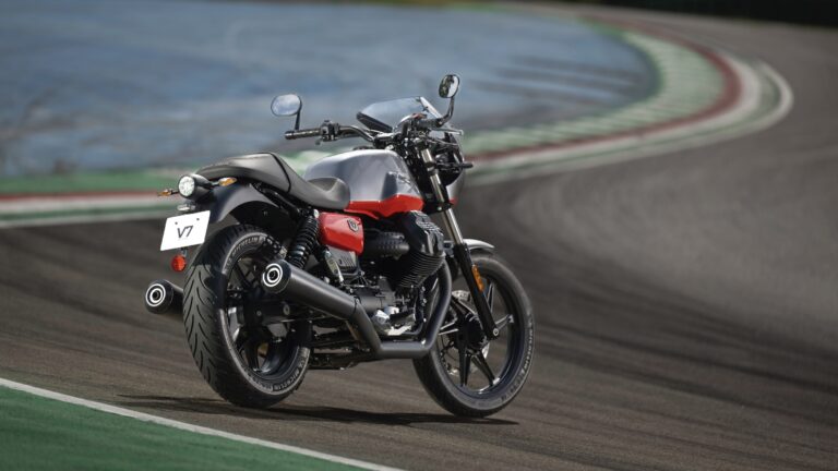 Moto Guzzi V7 Stone Corsa Special Edition Bakal Mengaspal di Indonesia