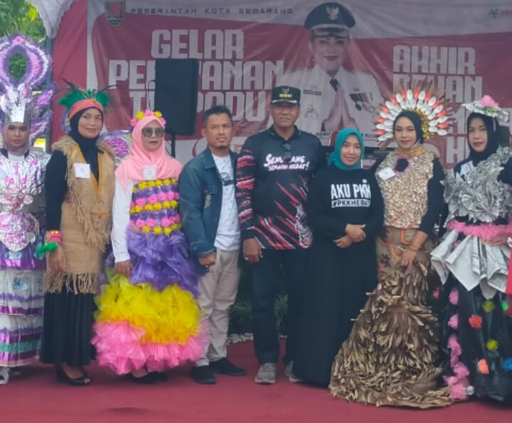 Camat Suroto Dukung Lomba Fashion Show Bahan Limbah yang Diadakan PKK Kecamatan Genuk