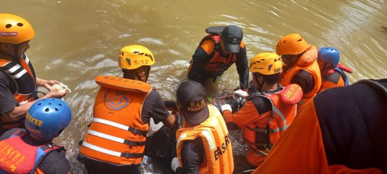 Terseret Arus, Seorang Pemancing Tewas di Sungai Gambarwi