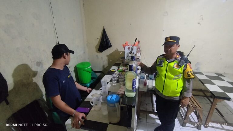 Cegah Peredaran Miras, Polsek Demak Kota Gencarkan Razia