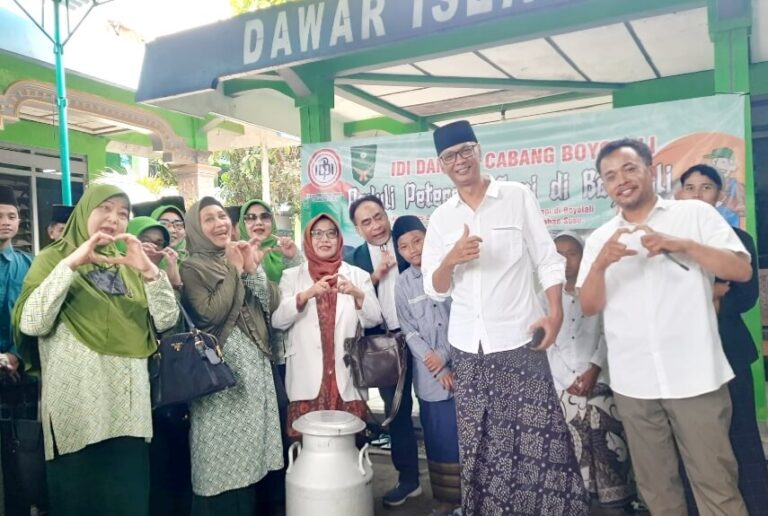 IDI dan IIDI Boyolali Gelar Aksi Gerakan Beli Susu Boyolali untuk Dukung Peternak Sapi Perah