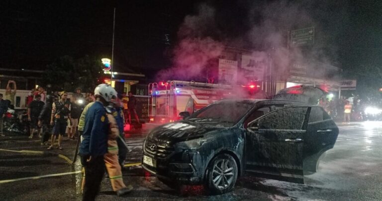 Kronologi Mobil Hyundai Terbakar di Depan Polsek Bawen