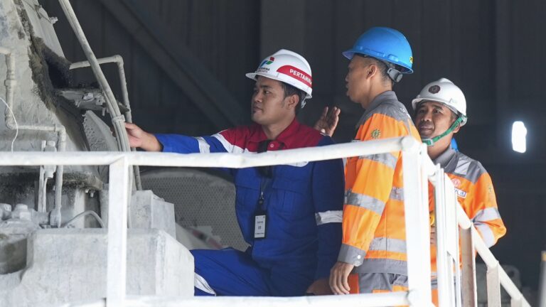 Semen Indonesia dan Pertamina Kembangkan Pelumas Dalam Negeri