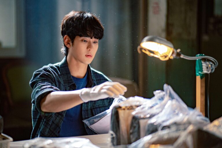 Drama Korea Knock-Off dibintangi Kim Soohyun bisa dinikmati di Disney+ Hotstar. Dok