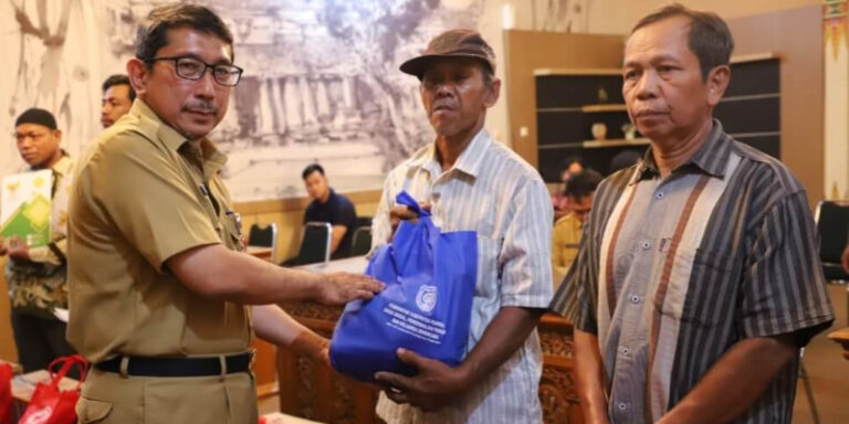 Pemkab Purworejo Salurkan Bantuan untuk Korban Bencana Longsor