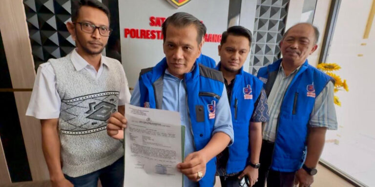 Tim Advokasi Luthfi-Yasin Laporkan 4 Akun Medsos Penyebar Hoaks ke Polrestabes Semarang