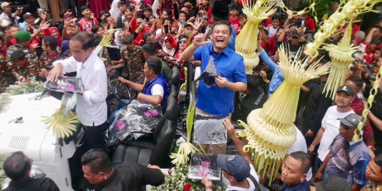 Ditanya Soal Pawai Bareng Luthfi-Yasin, Jokowi: Saya Mendukung