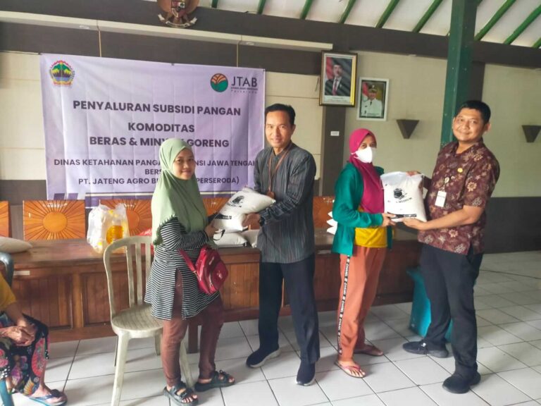 Jelang Nataru, Pemprov Jateng Salurkan Subsidi Pangan di Mranggen dan Sayung