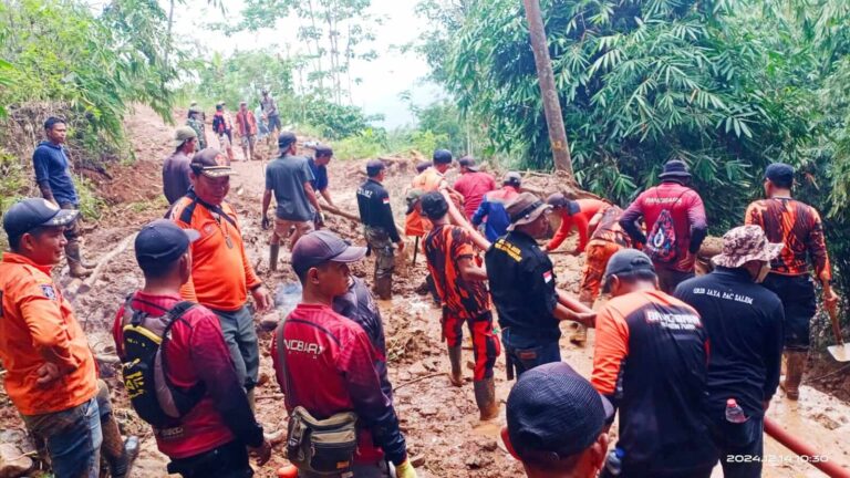 Pemkab Brebes Gerak Cepat Atasi Bencana Tanah Longsor di Salem