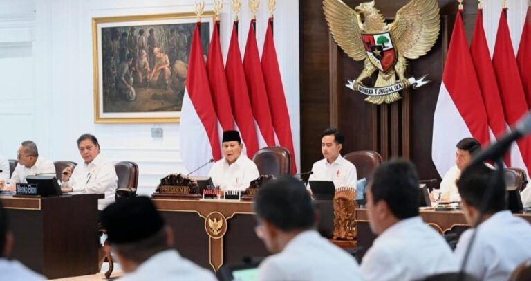 Presiden Prabowo Pimpin Sidang Kabinet, Apresiasi Kinerja Kabinet Merah Putih