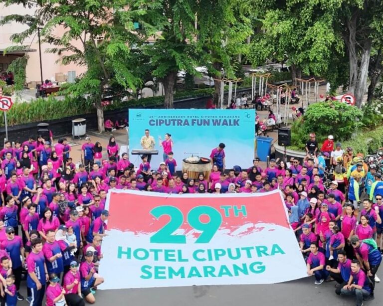 Hotel Ciputra Semarang Rayakan HUT ke-29 dengan Fun Walk dan Flashmob