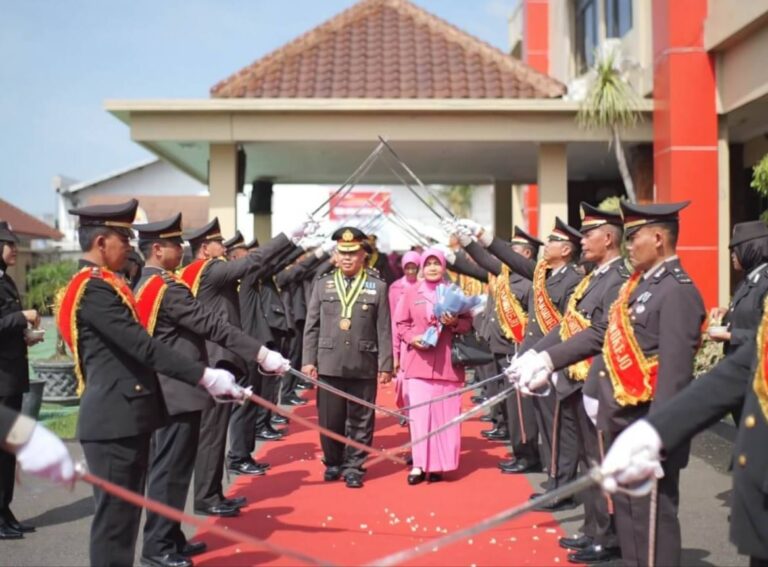 Polres Purworejo Gelar Upacara Wisuda Purna Bhakti