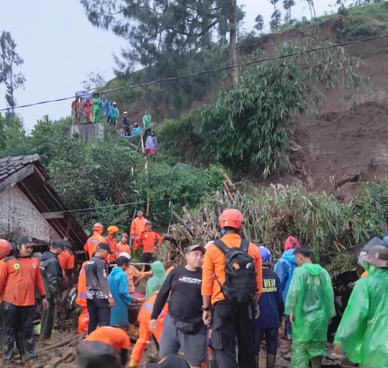 Tanah Longsor di Desa Gunung Wuluh Temanggung, Satu Orang Meninggal