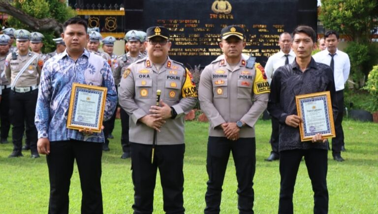 Polres Brebes Beri Penghargaan kepada Warga dan Personel Berprestasi