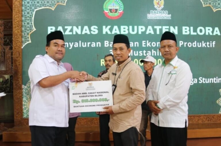Pemkab Blora Salurkan Bantuan Ekonomi Produktif dan Bedah Rumah untuk Mustahik