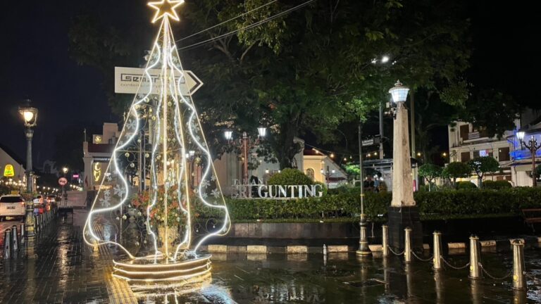 Kawasan Kota Lama Semarang Dihias Dekorasi Bertema Natal