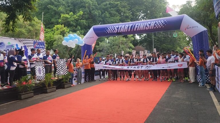 Bank Jateng Gelar GROBOGAN FUN RUN 5K 2024 untuk Sambut Tahun Baru