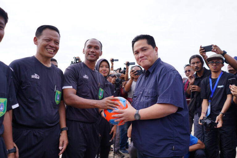 Erick Thohir Soroti Potensi Sportainment Piala Bola Pantai Indonesia di Bali