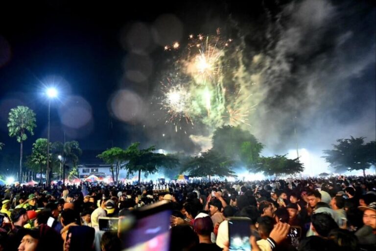 Perayaan Tahun Baru 2025 di Banjarnegara Tetap Meriah Meski Diguyur Gerimis