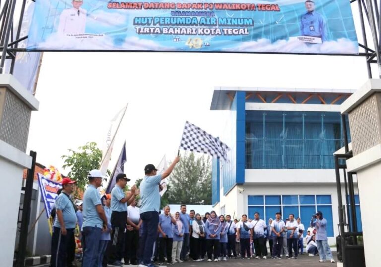 HUT ke-49 Perumda Air Minum Tirta Bahari Kota Tegal Gelar Jalan Santai