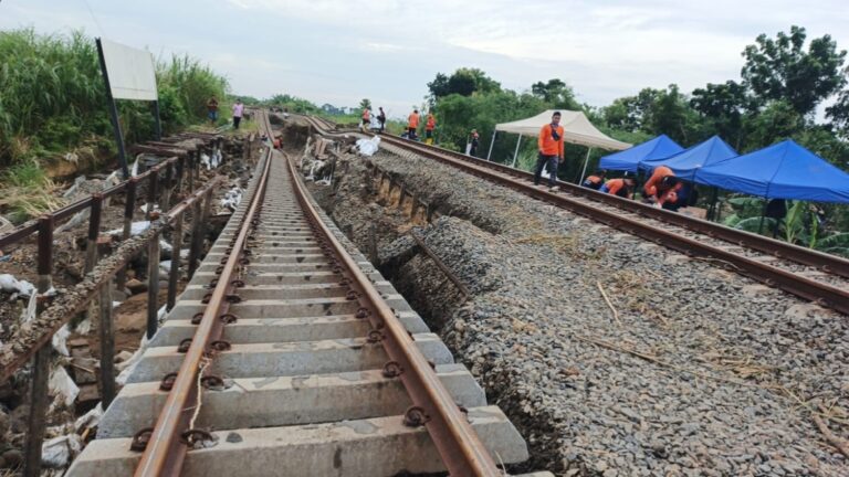 Daop 4 Batalkan Tujuh Perjalanan Kereta Api Imbas Luapan Air di Grobogan