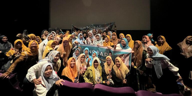 Gus Yasin Ajak Nobar Film 1 Imam 2 Makmum
