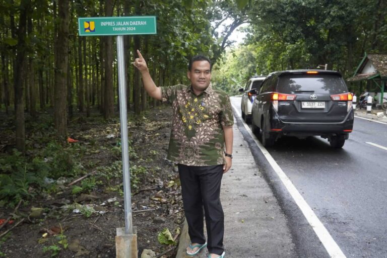 Bupati Blora Tinjau Jalan Baru Hasil Inpres Jalan Daerah 2024, Jalur Blora – Ngawi Mulus