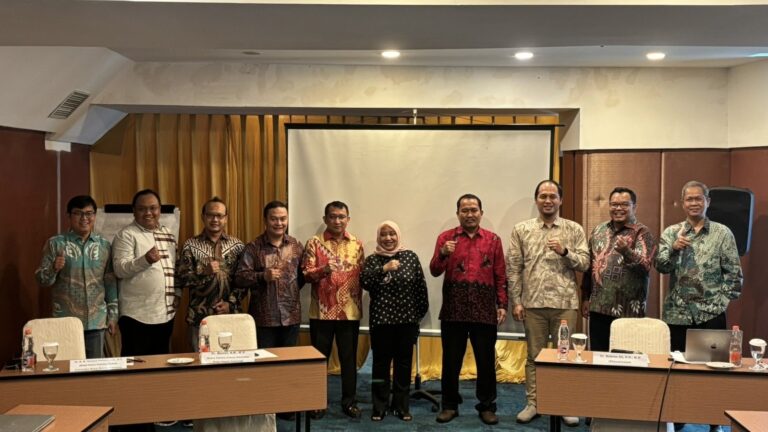 Fakultas Hukum UNWAHAS dan Firmly Law Firm Gelar Sidang Eksaminasi Ahli