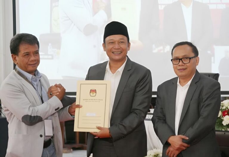 KPU Tetapkan Luthfi-Yasin sebagai Gubernur dan Wakil Gubernur Terpilih Jateng