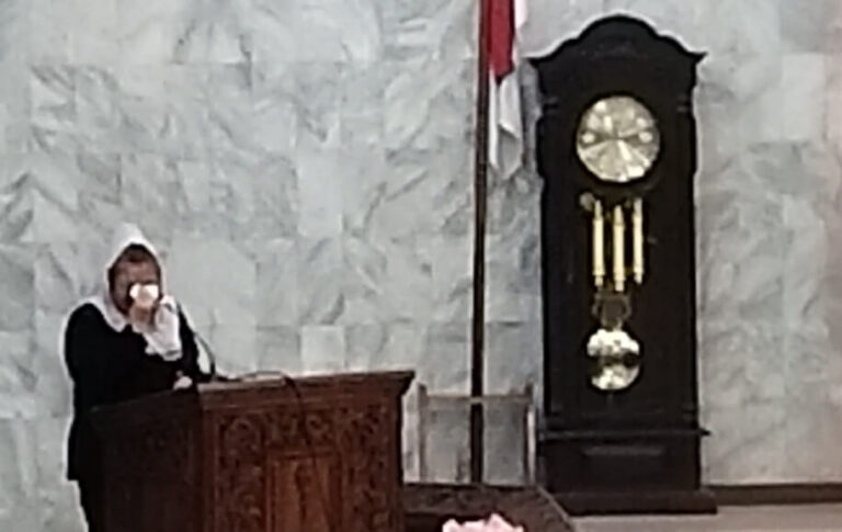Hadiri Rapat Paripurna Terakhir, Mbak Ita Pamitan Sambil Menangis