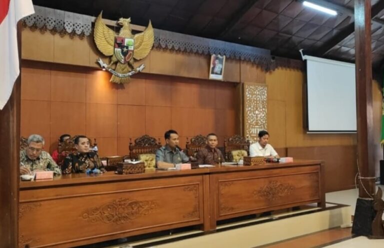 Warga Karanganyar Audiensi ke DPRD Blora Tuntut Ganti Rugi Bendungan Cabean