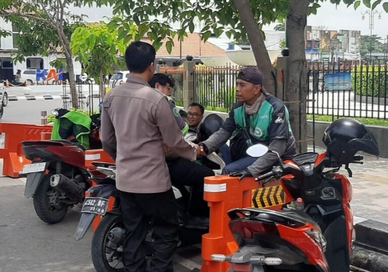Ops Keselamatan Candi 2025, Polres Tegal Kota Beri Binluh kepada Ojol
