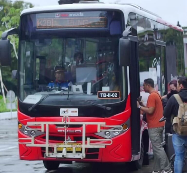 Menhub dan Menko Infrastruktur, Bagaimana Nasib Angkutan Umum?