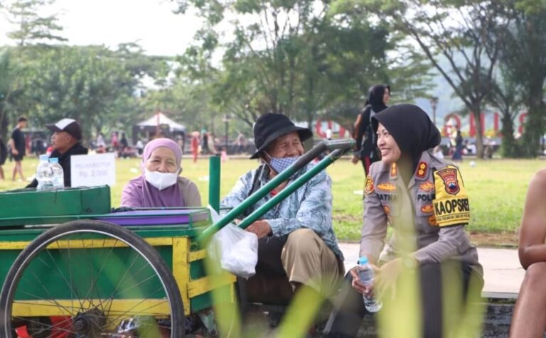 Tingkatkan Kesadaran Tertib Berlalu Lintas, Polres Semarang Gelar “Police Art”