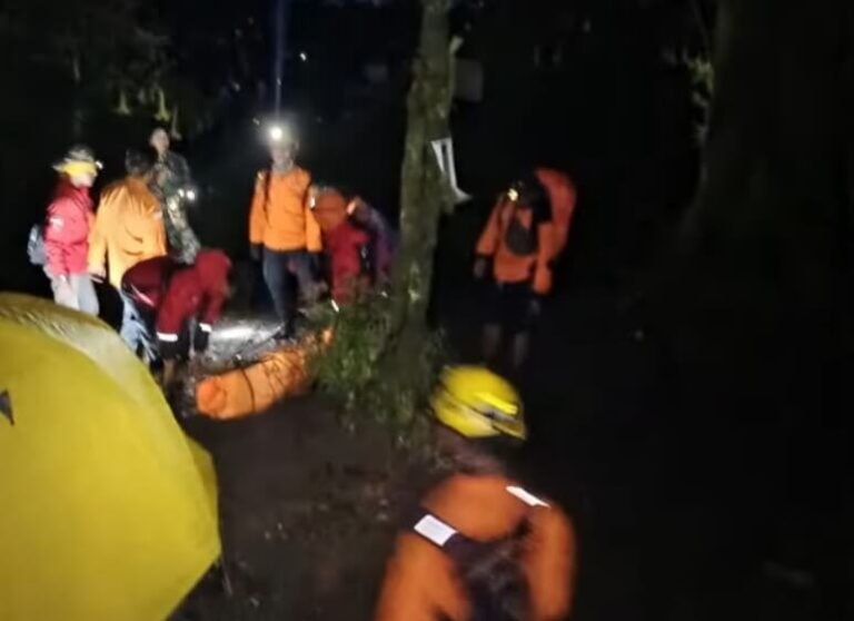 Pendaki Gunung Slamet Jatuh ke Jurang, Meninggal Saat Dievakuasi