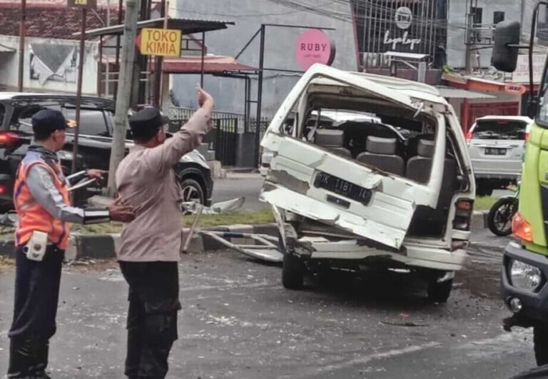 Kecelakaan di Turunan Silayur, Truk Seruduk Rombongan TK: 12 Luka-luka 