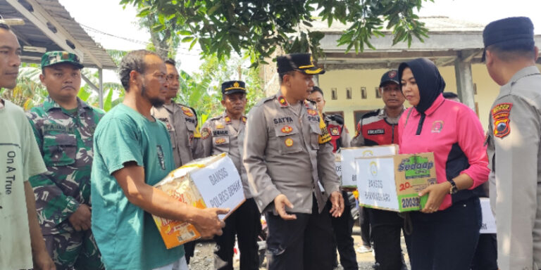 Polres Demak Beri Bantuan Korban Kebakaran di Desa Wonosekar